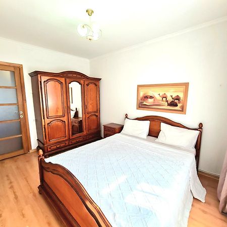 Apartament 2 Bedrooms, Botanica Chisinau Ngoại thất bức ảnh